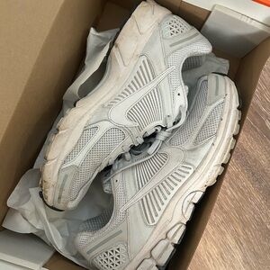 Nike Men's Light Gray Athletic Shoes